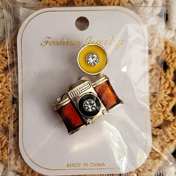 Vintage Enamel inlaid rhinestone camera 📷 brooch. - Picture 4 of 6
